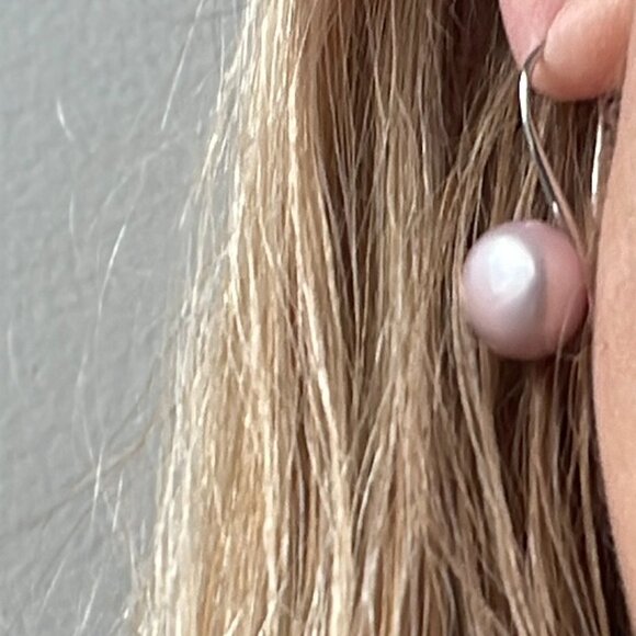 Elegant Silver and Purple Pearl Earrings - Picture 3 of 4